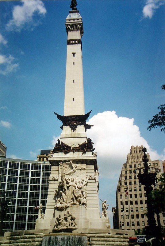 EE UU Monumento a Soldados y Marinos muertos en guerra, Indianápolis