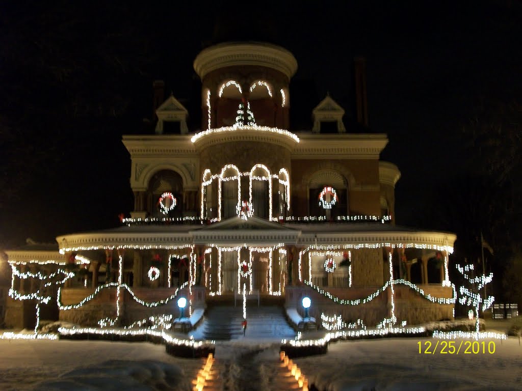 Seiberling Mansion & Howard County Museum, decorated for Christmas; Kokomo, IN