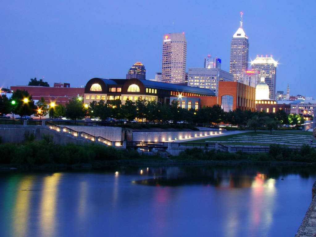 DSC02081 Downtown Indianapolis E view at Dusk