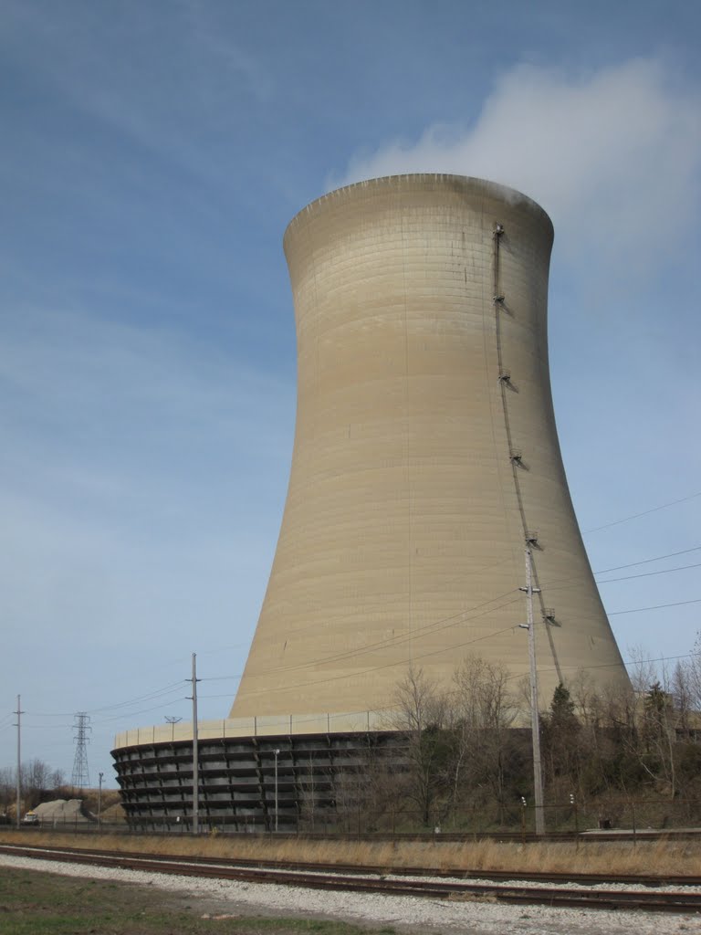 The cooling tower of Michigan City Power Plant (NIPSCO, 540 MW, coal- and natural gas-fired)