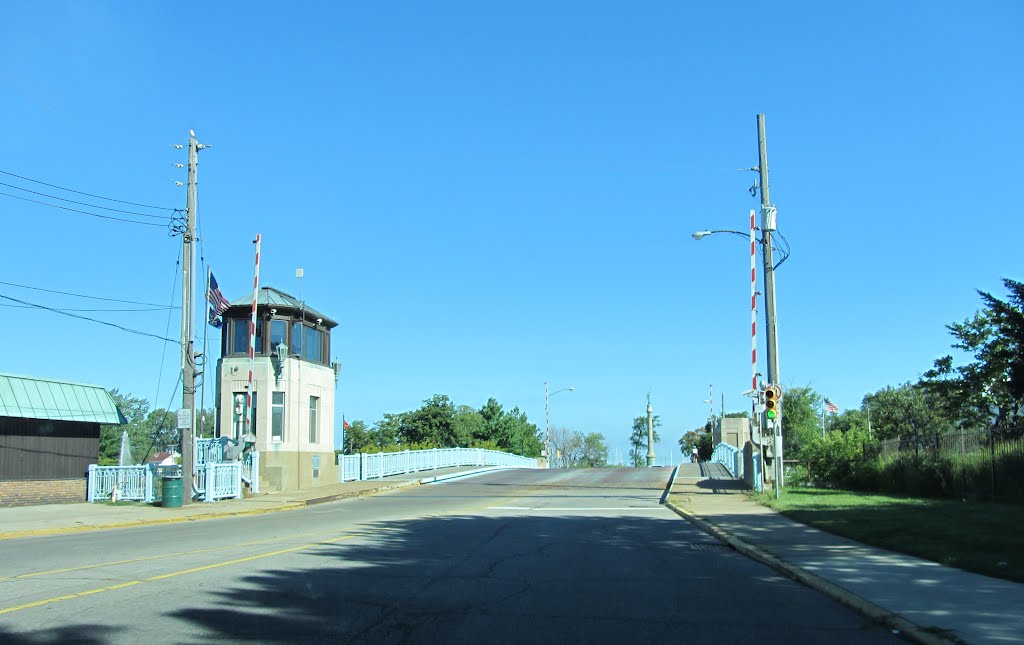 Franklin St Bridge
