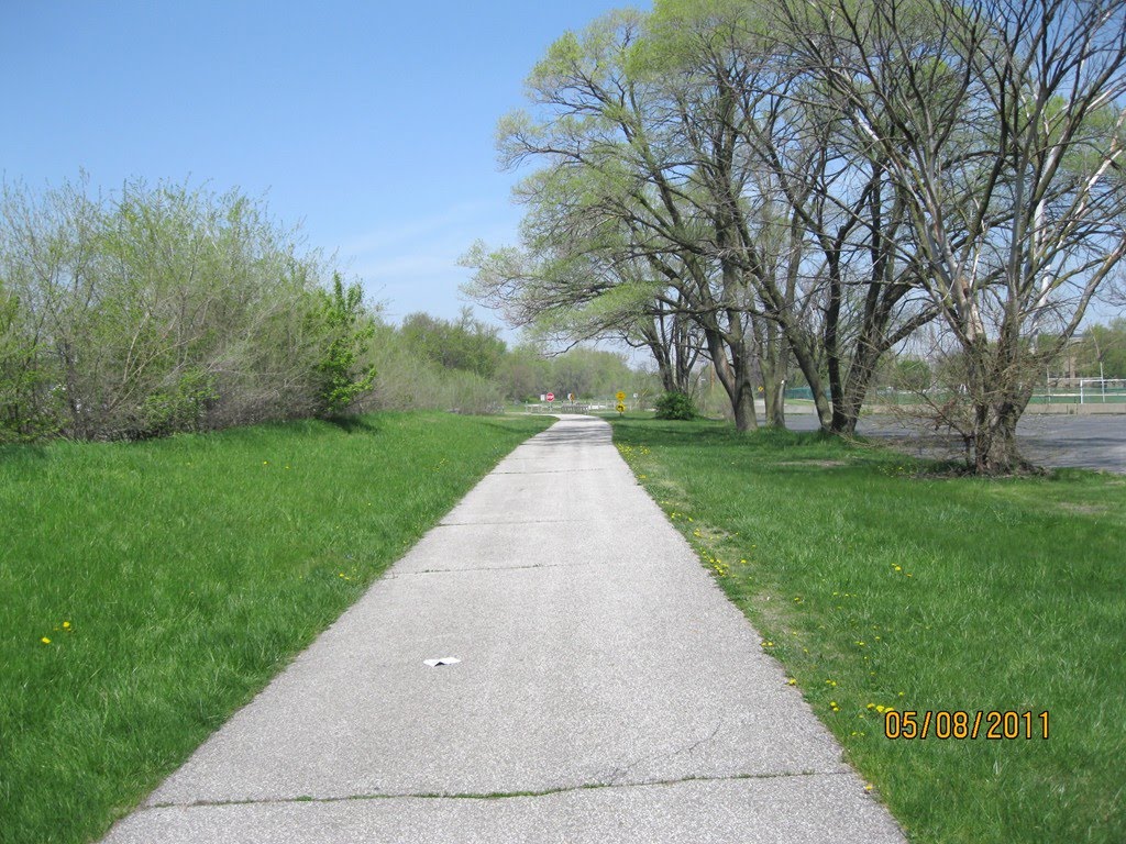 Erie Lackawanna Trail looking south from Highland St.