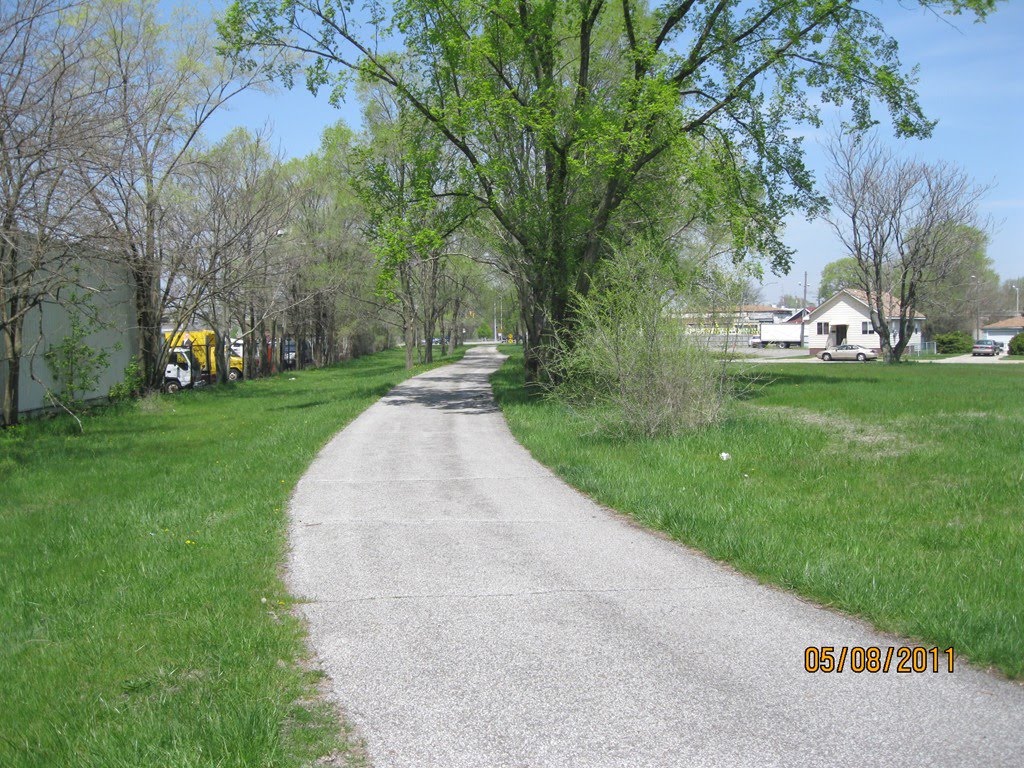 Erie Lackawanna Trail looking north from Kenwood St