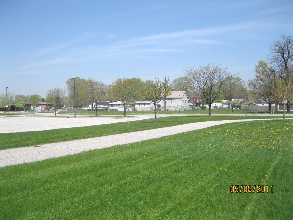 Erie Lackawanna Trail looking north from 165th St. The trail goes by Maywood School