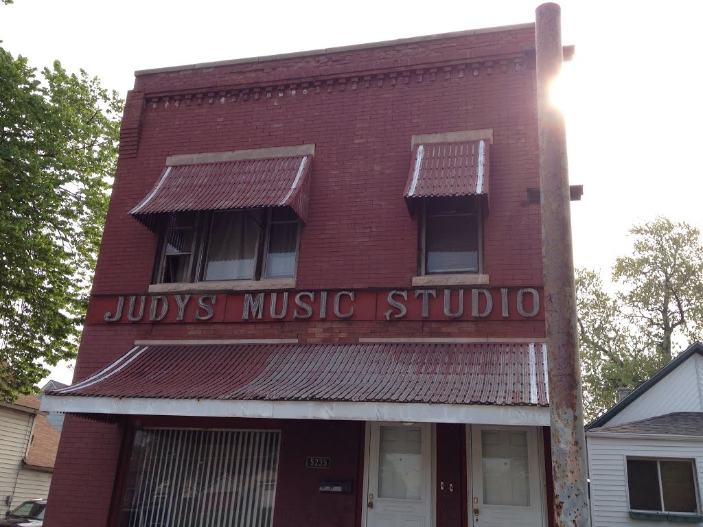 Judys music studio state line ave.
