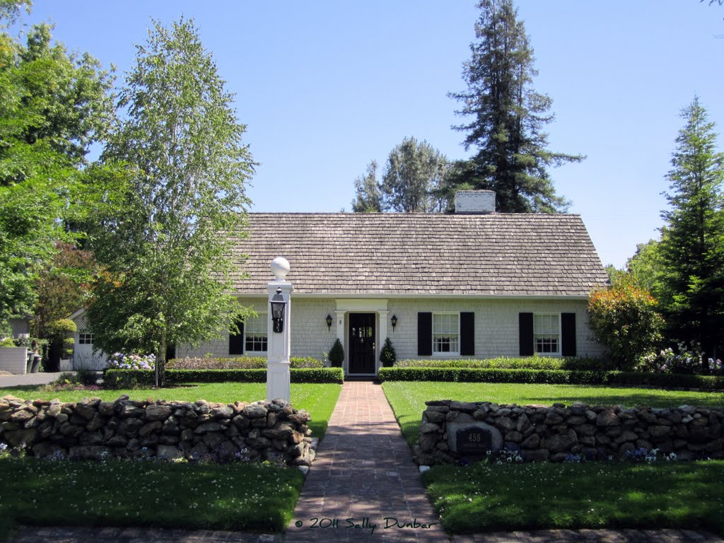 Traditional elegance in this Crocker Rd home near Mills Lane in Sierra Oaks, Sacramento.