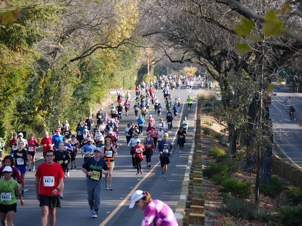 2011 California International Marathon runners on Fair Oaks Blvd east of Watt Ave. (looking east)