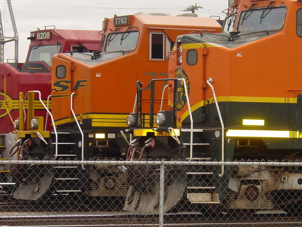 Posing BNSF power. 28Mar2006.