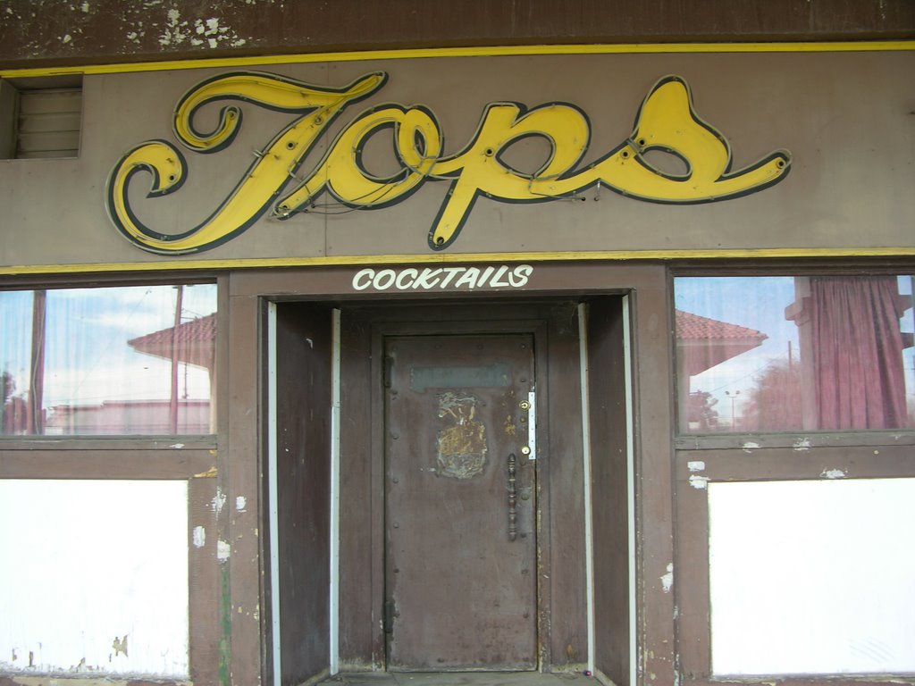 Tops Cocktails - Local Bar