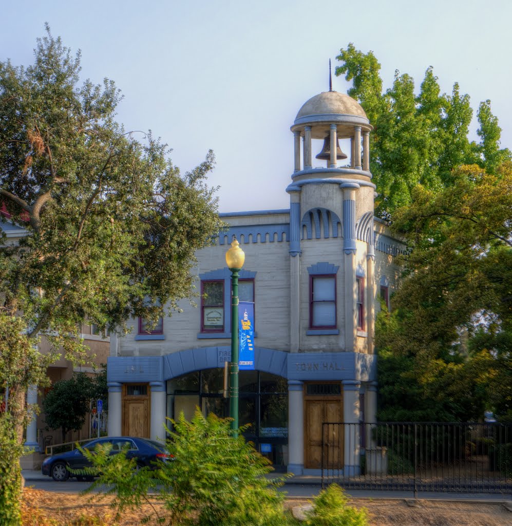 Creekwalk: Town Hall