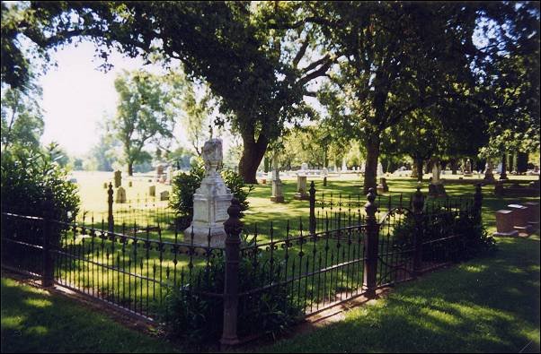 Old section of the Davis Cemetery
