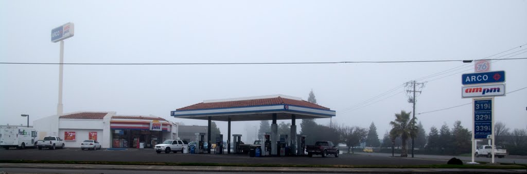 The Arco Station @ Chestnut & Central, Fresno CA 1/2011