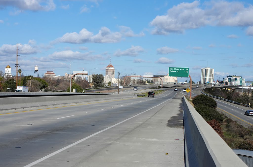 Hwy 41 heading into downtown Fresno, 1/2013