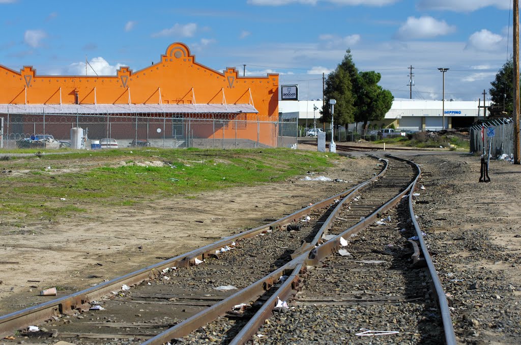 San Joaquin Valley Railroad Co tracks through the industrial park of downtown Fresno, 1/2013