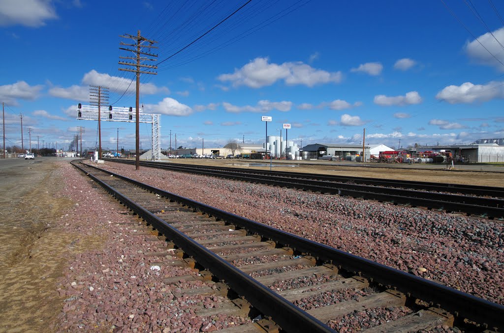 Looking north towards the BNSF tracks along S East Ave just south of E California Ave, 1/2013