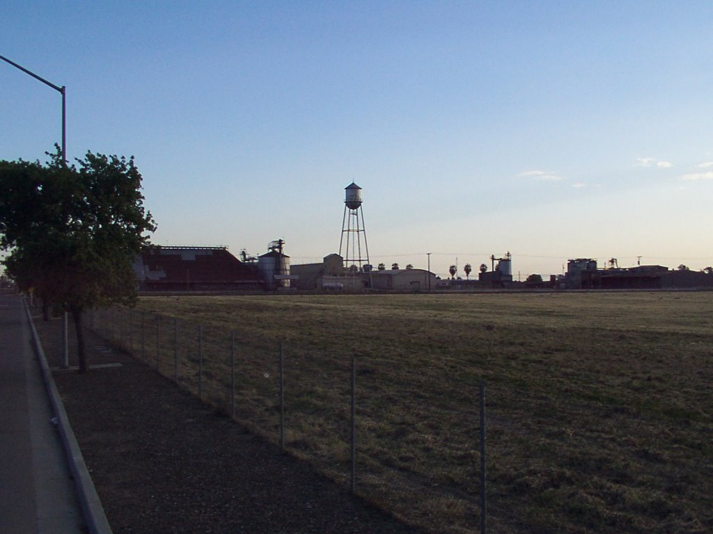 Calwa Producers Cotton Oil Company Water Tank (View Southwest)