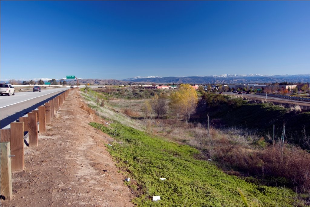 Looking NE towards the Sierra Nevadas on a clear day, Herndon Off Ramp 168W, 12/2009