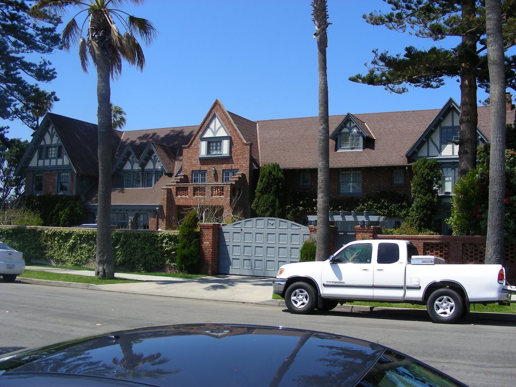 Crown Manor