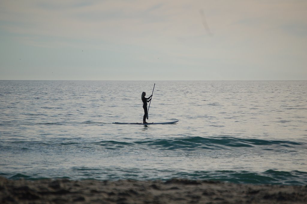 paddle surfing