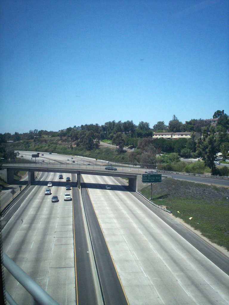 Freeway 8 a la altura del Cotsco de la Mesa California 2 millas antes de la calle 70th.