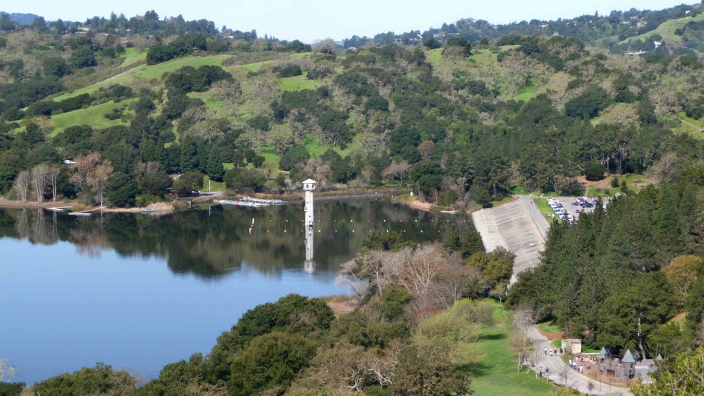 Lafayette Reservoir Rim Trail from Spectacle Point - Guests Arriving