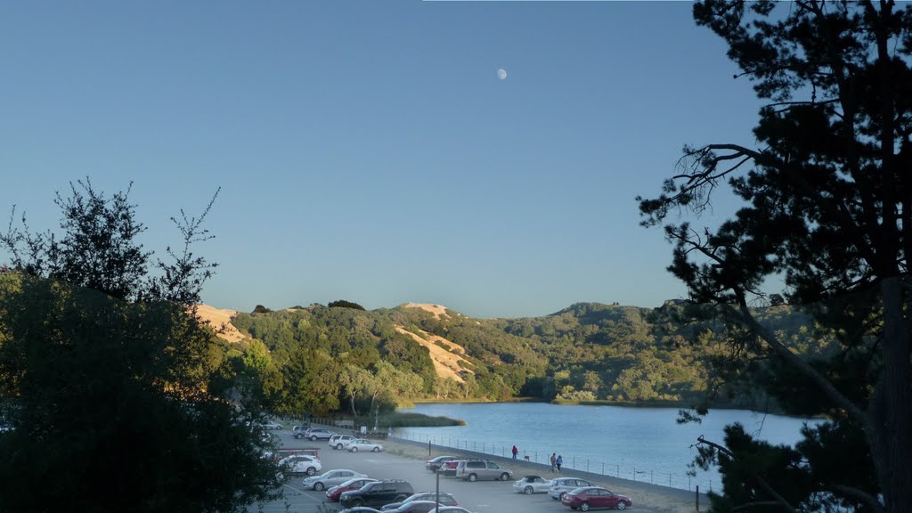 Moonrise over Spectacle Ridge