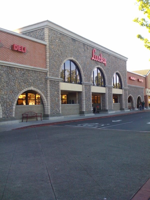 Lucky Supermarket