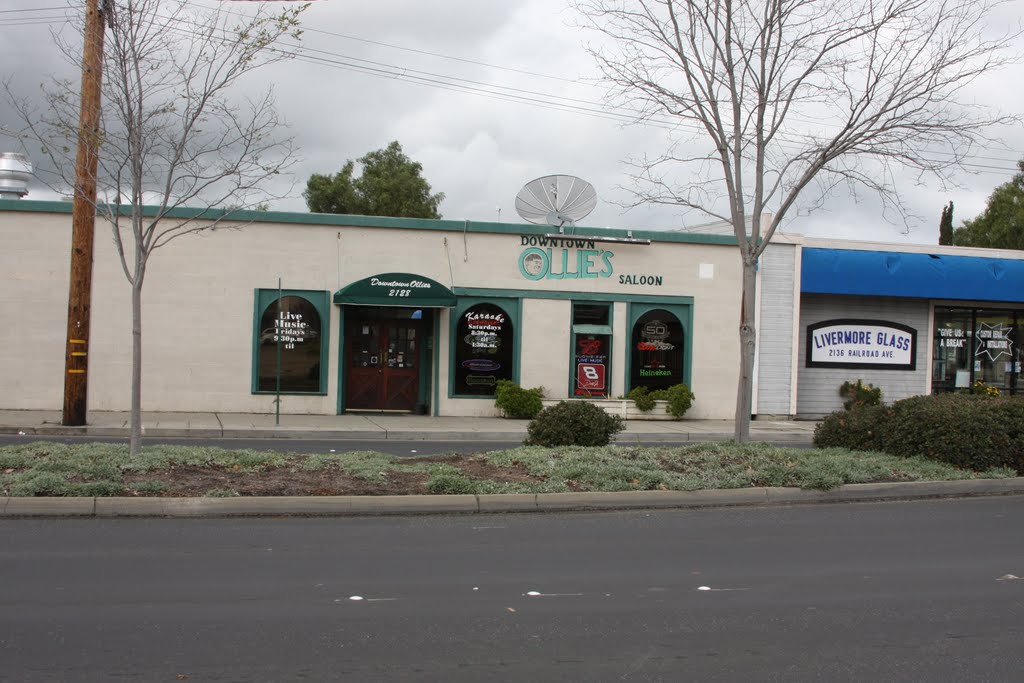 Downtown Ollies Saloon