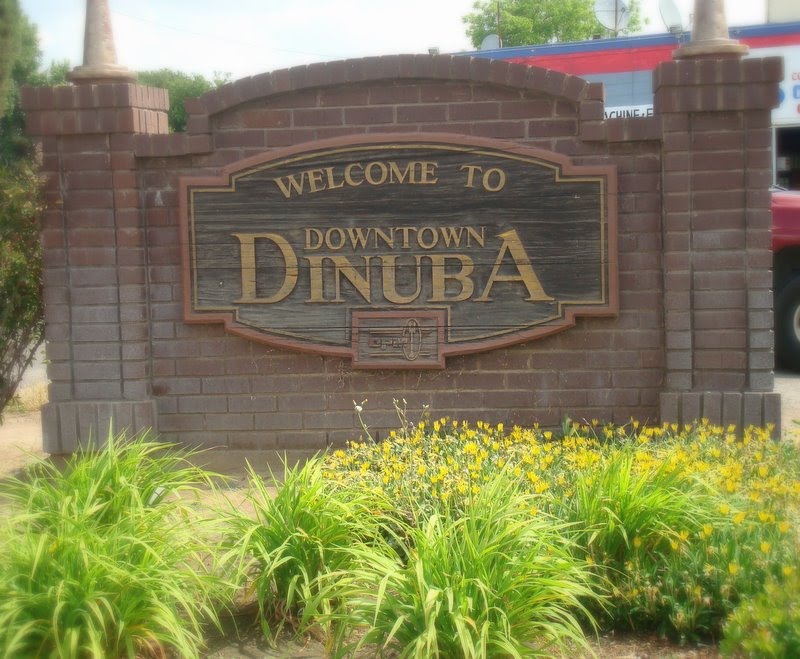 Downtown Dinuba Sign