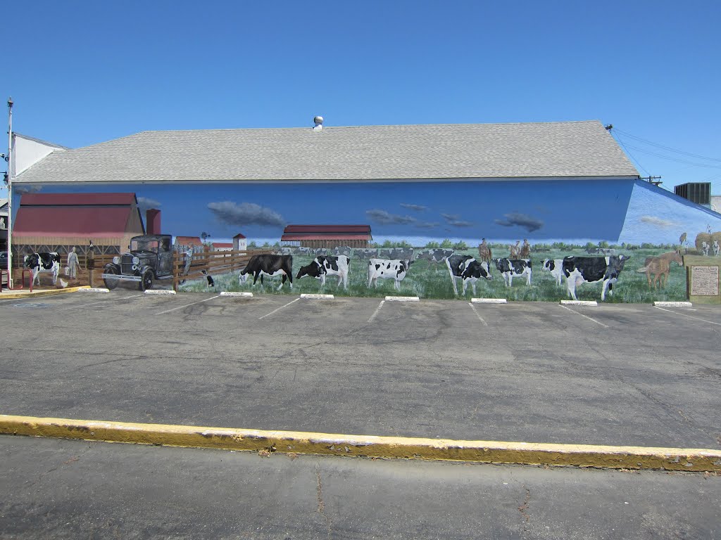 "Cow-Munity" Mural in Manteca, California
