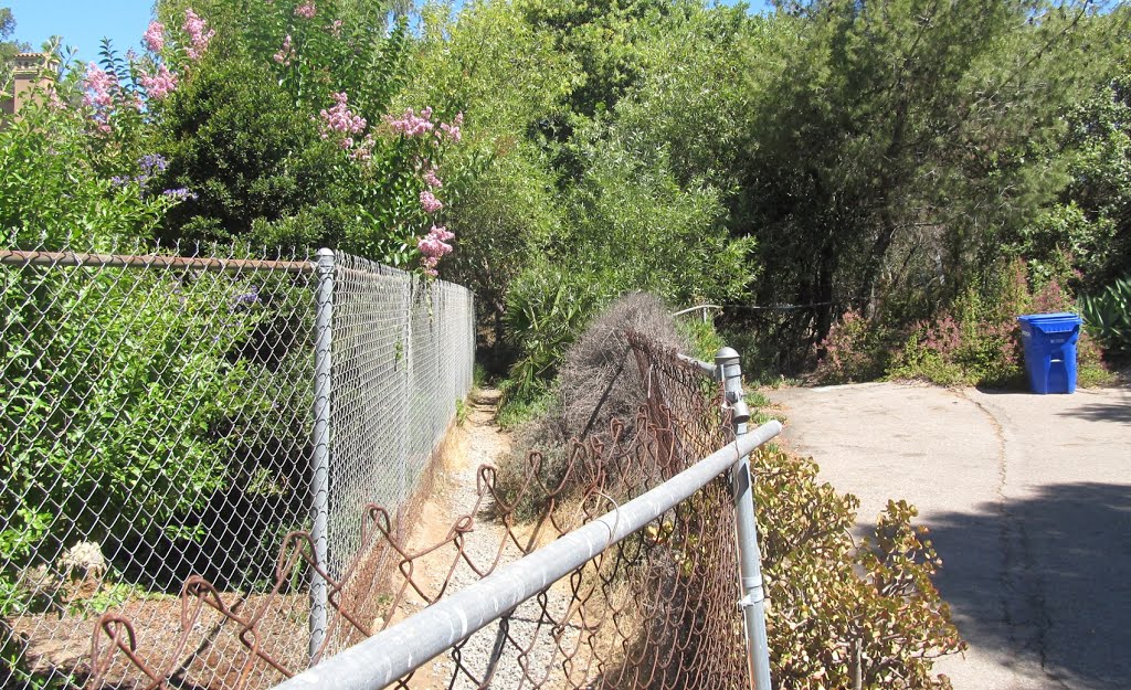 Ped path connecting bits of Resmar at base of Mt Helix