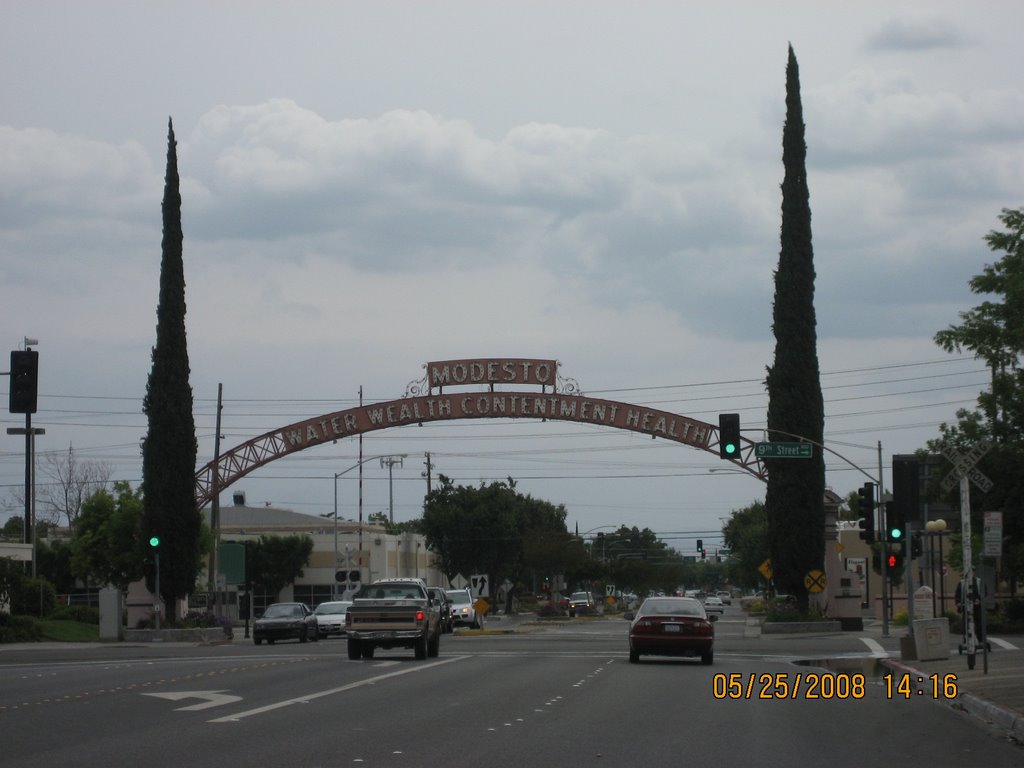 Modesto Arch