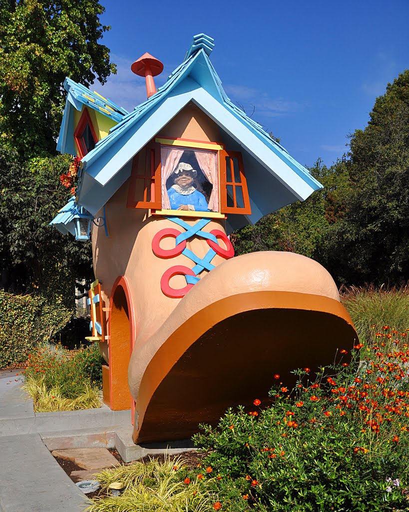 Old Woman in a Shoe (Childrens Fairyland)
