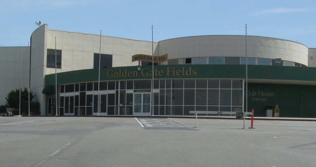 Golden Gate Fields Entrance