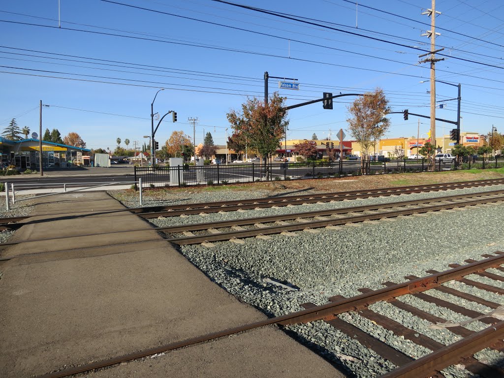 Path across train tracks to Folsom Blvd near Dawes.