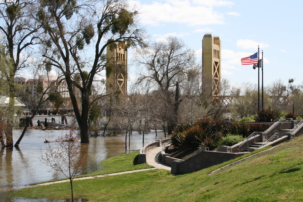 Sacramento River Walk & Tower Bridge