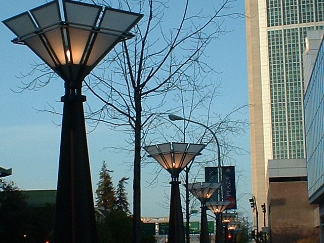 Sacramento, lights in 5th Street (03-2003)