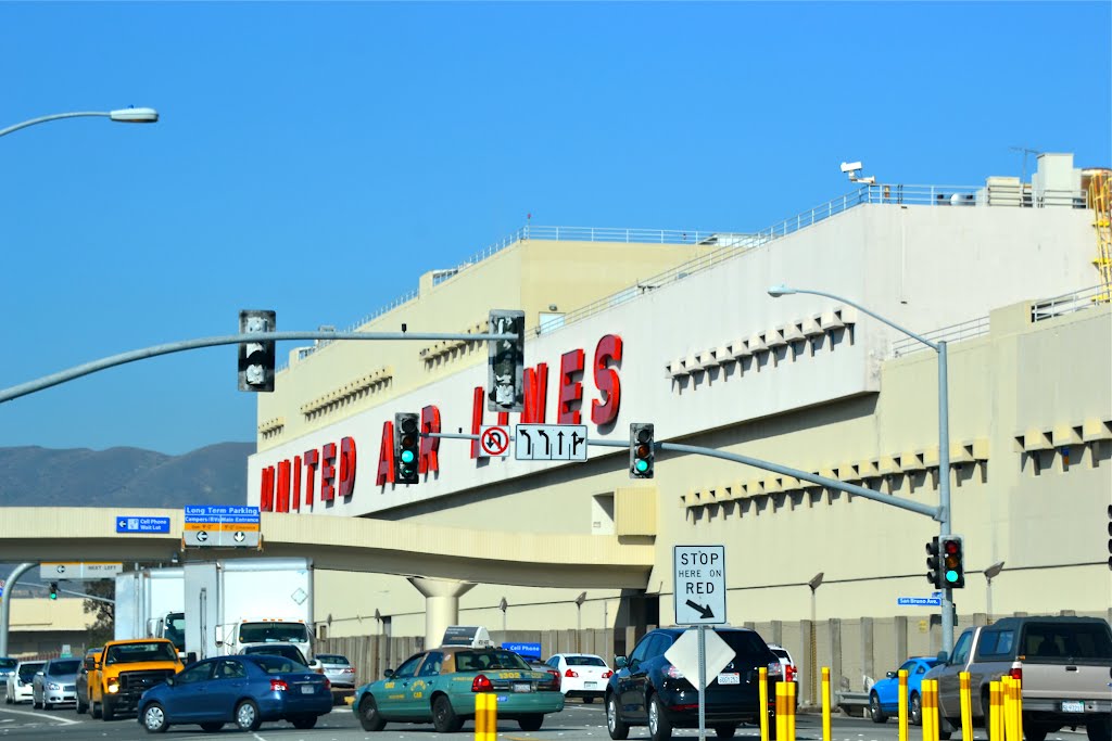 United Air Lines hanger at San Francisco International