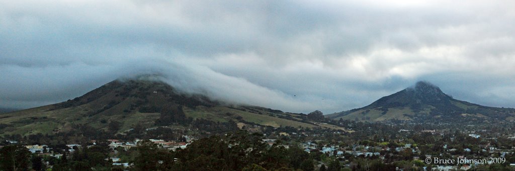 Fog rolling over Cerro San Luis, 5-4-09
