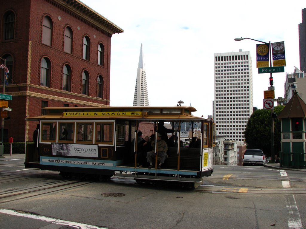 Street car, cable car intersection sanfran,