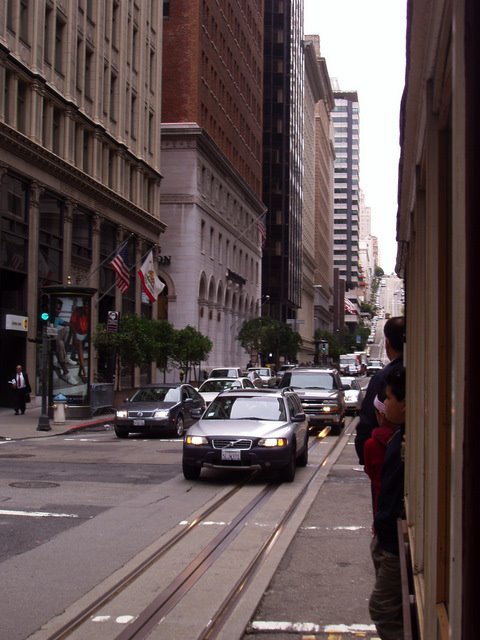385 San Francisco, auf einem Cable Car in der California Street