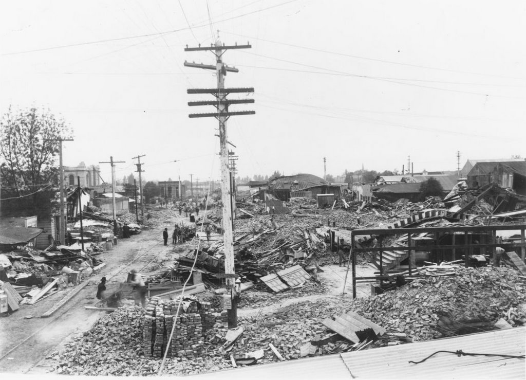 1906 - 4th St looking west towards Courthouse, source - Sonoma County Library