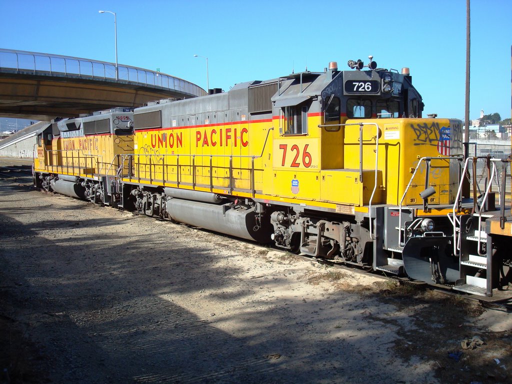 GP40-2 UP 726 and 9992 near San Francisco South