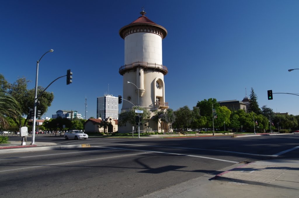 The Old Fresno Water Tower, Fresno CA, 6-23-2010