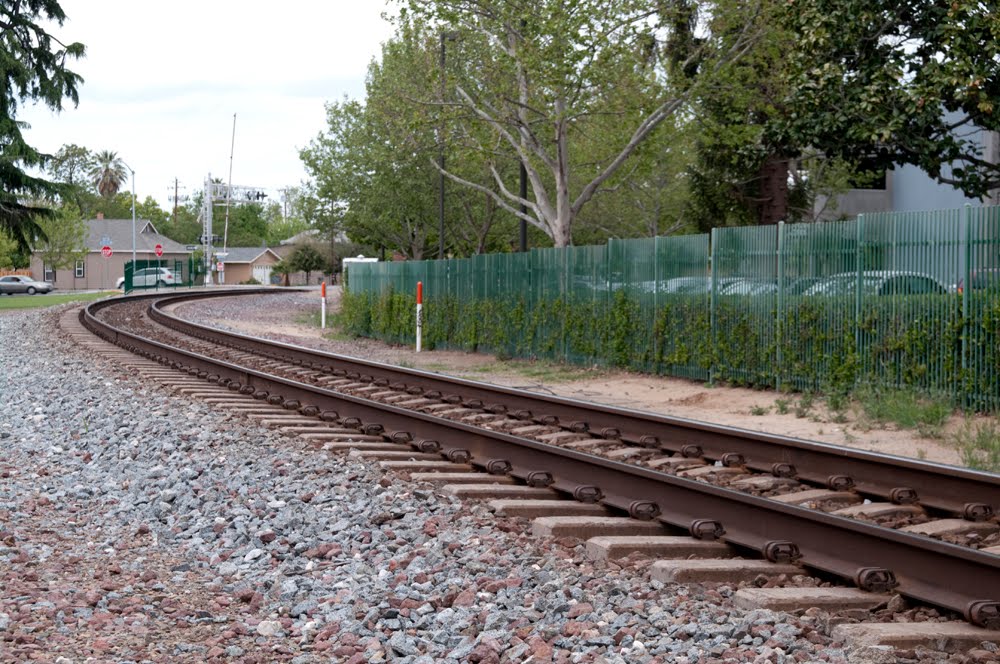 Where the Downtown BNSF Tracks make the bend to head out of Downtown Fresno, 4/2011