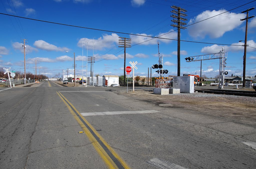 Looking north towards the intersection of S East Ave and E California Ave, 1/2013