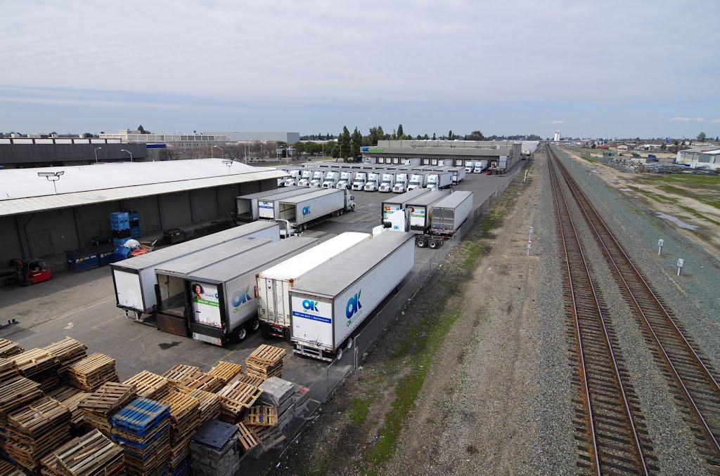 Looking north from the Stanislaus overpass over the Union Pacific Tracks, 2/2013