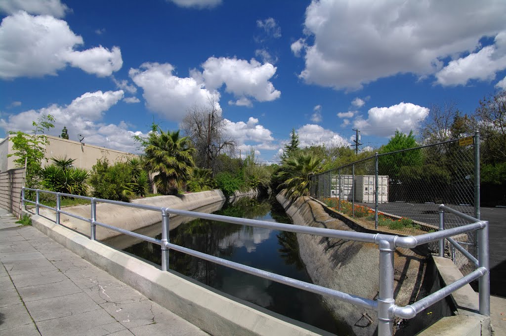 The canal that goes underneath Fulton St near the Tower District, 4/2013