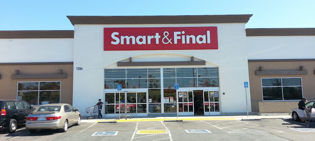 Smart & Final Store