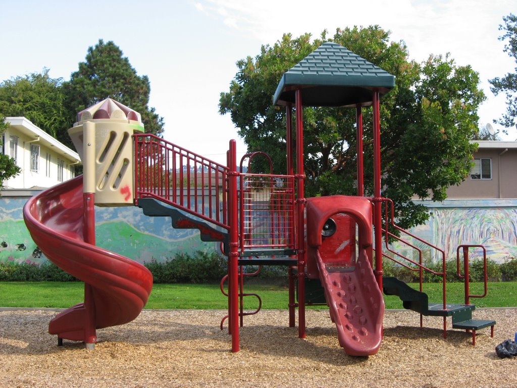 Play Structure at Creekside Park